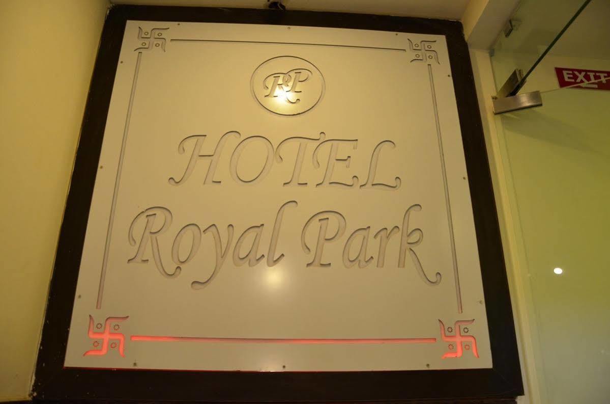 Hotel Royal Park 22 Chandigarh Bagian luar foto